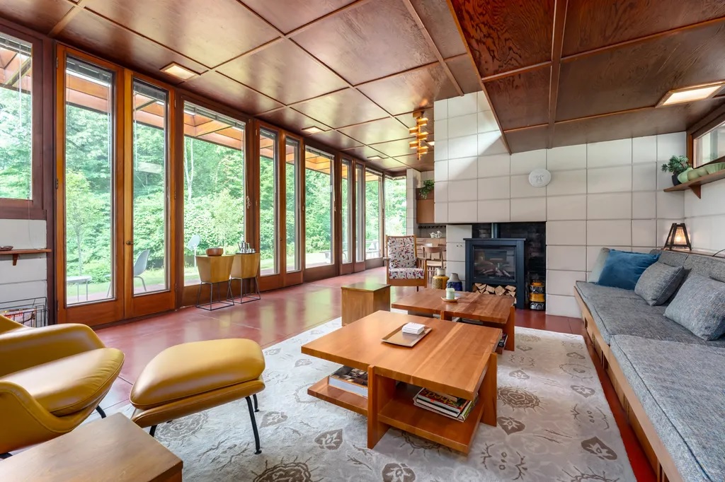 A Pair of Beautifully Restored Frank Lloyd Wright Homes Hit the Market